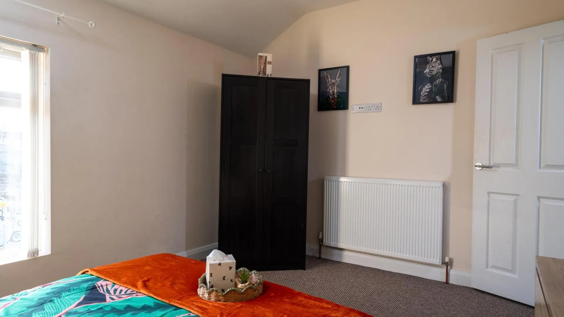Ferienwohnung 2 Bed Mid-Terrace House With Free Parking Belfast Apartment
