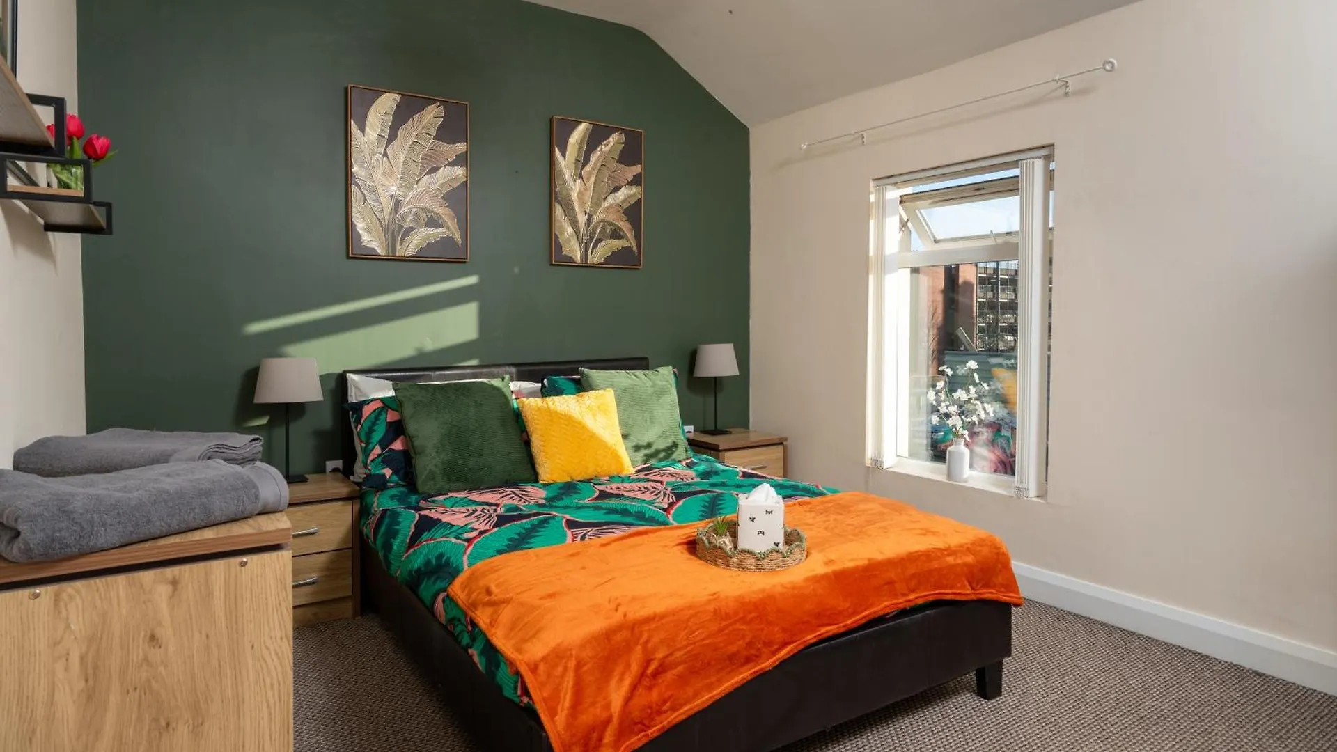 Ferienwohnung 2 Bed Mid-Terrace House With Free Parking Belfast Apartment