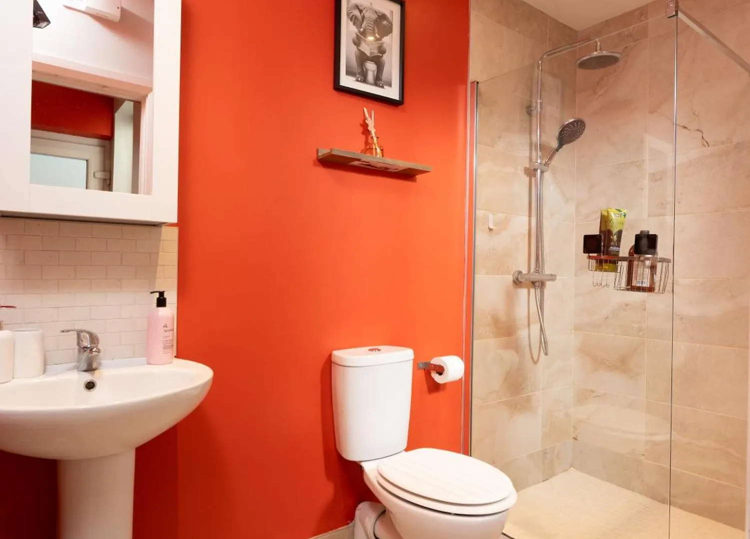 Ferienwohnung 2 Bed Mid-Terrace House With Free Parking Belfast Apartment